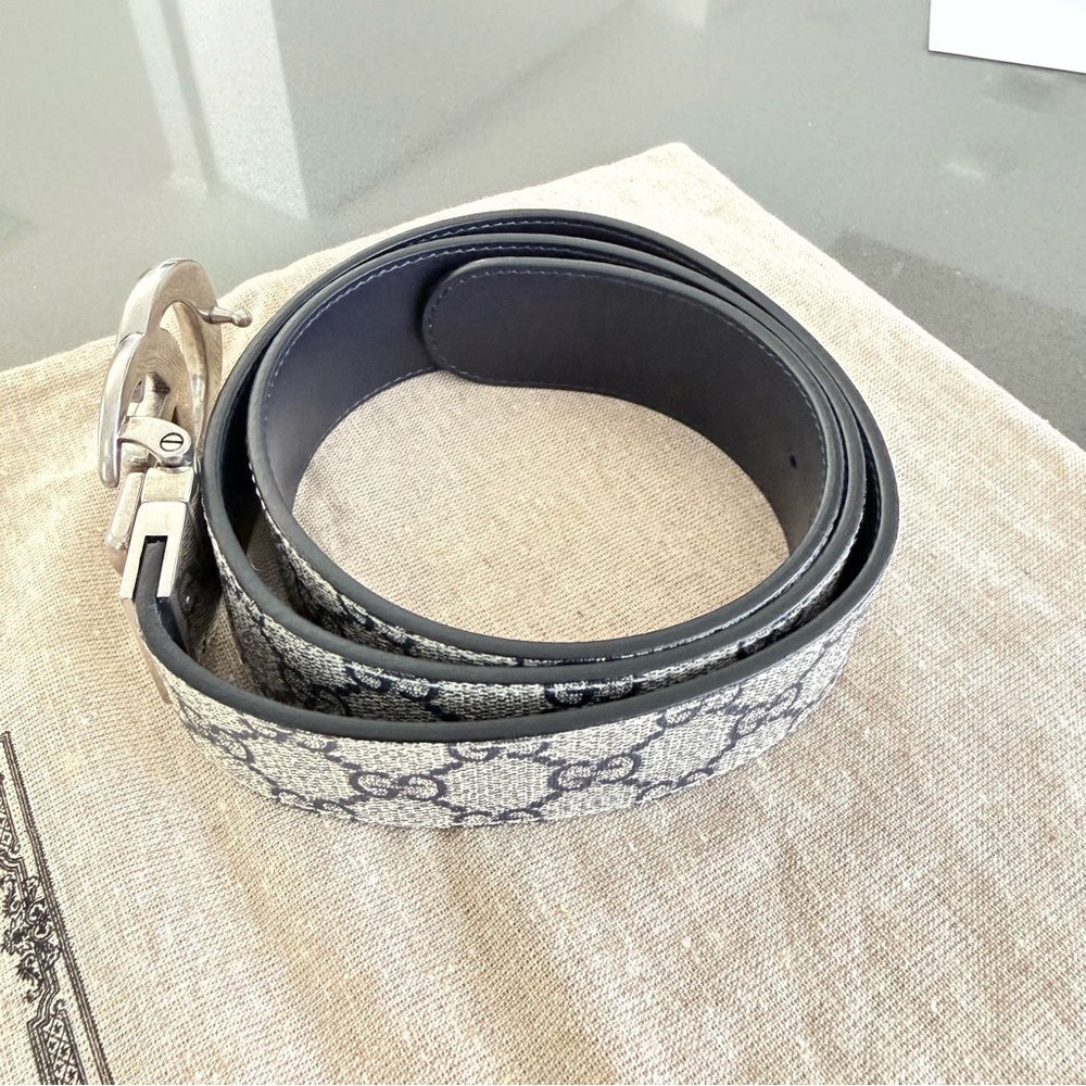 Gucci Men’s GG Marmont Reversible Belt in Size 90 - Picture 6 of 6